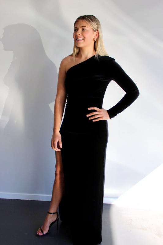 EFFIE KATS Perin Gown in Black - Size 8